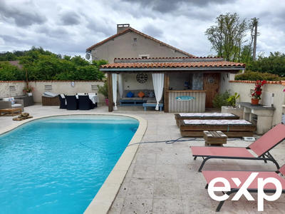 Maison traditionnelle - 232 m² - 8 pièces