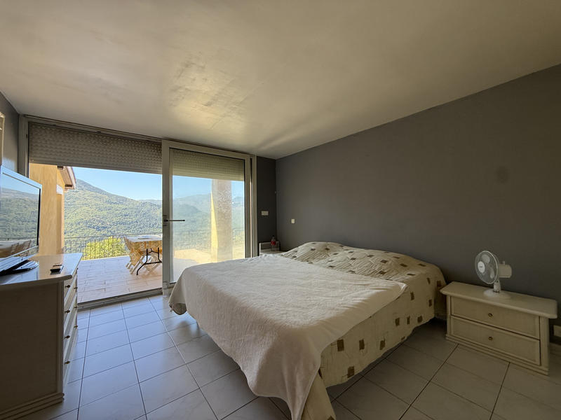 Maison - 265 m² - 6 pièces