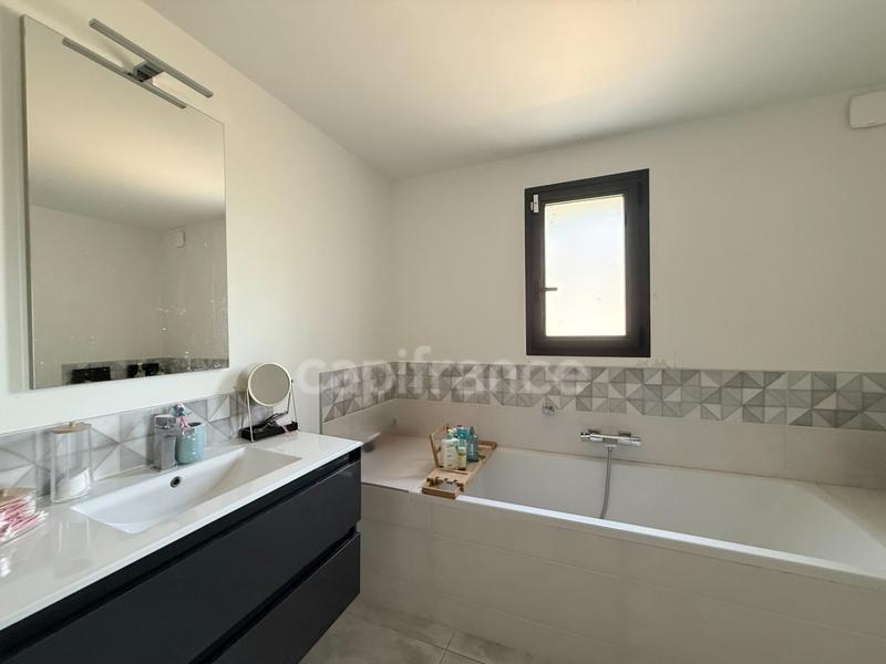 Maison - 207 m² - 7 pièces