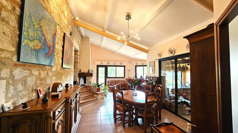 Maison - 220 m² - 10 pièces