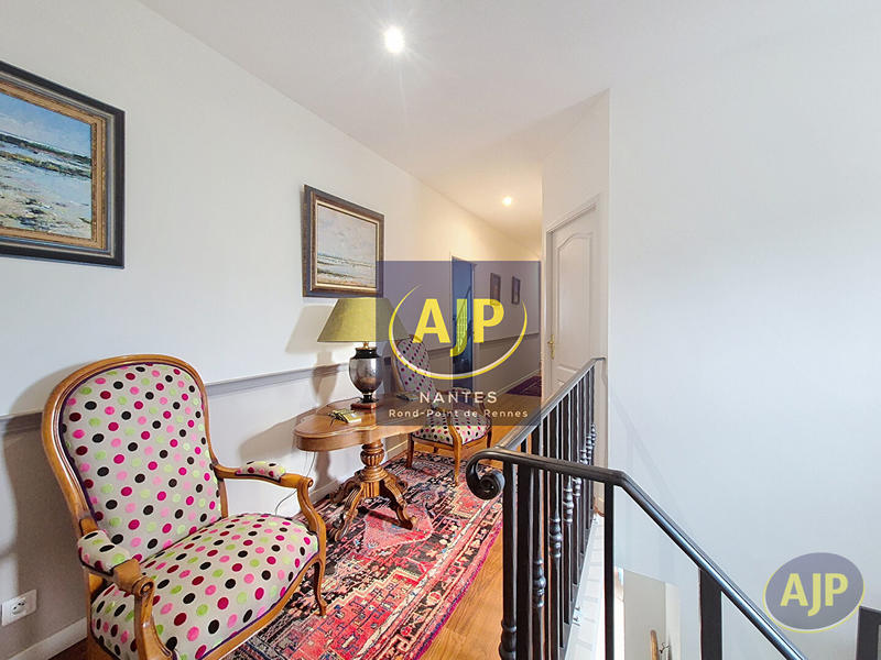 Maison - 291 m² - 8 pièces