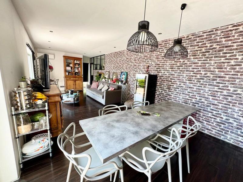 Maison - 210 m² - 7 pièces