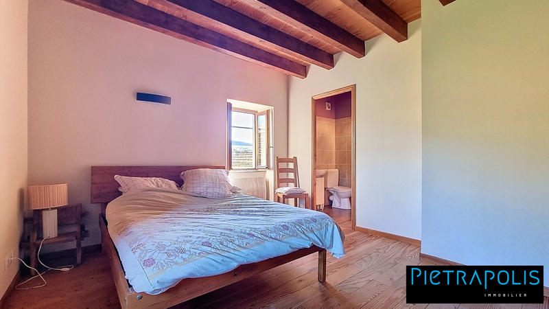 Maison - 220 m² - 6 pièces