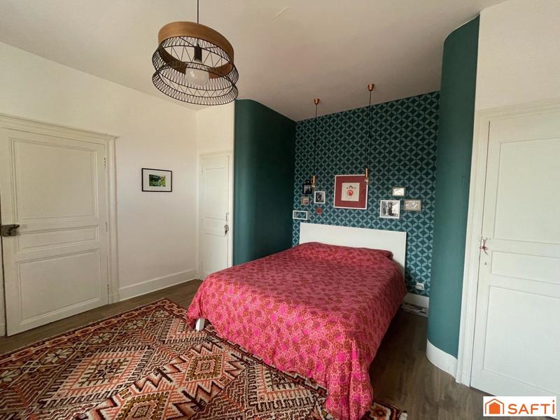 Maison - 270 m² - 8 pièces