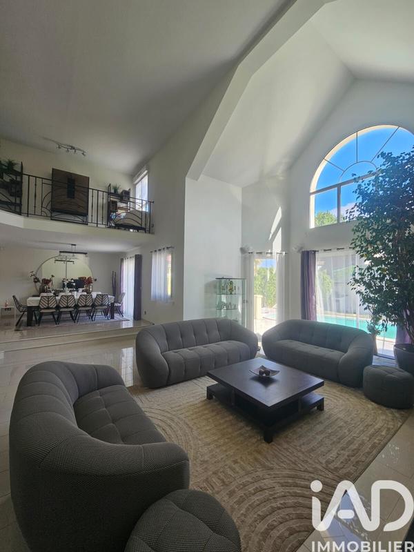 Maison - 211 m² - 8 pièces