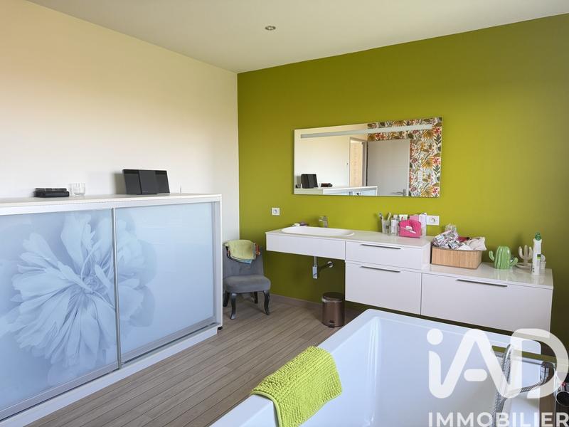 Maison - 230 m² - 5 pièces