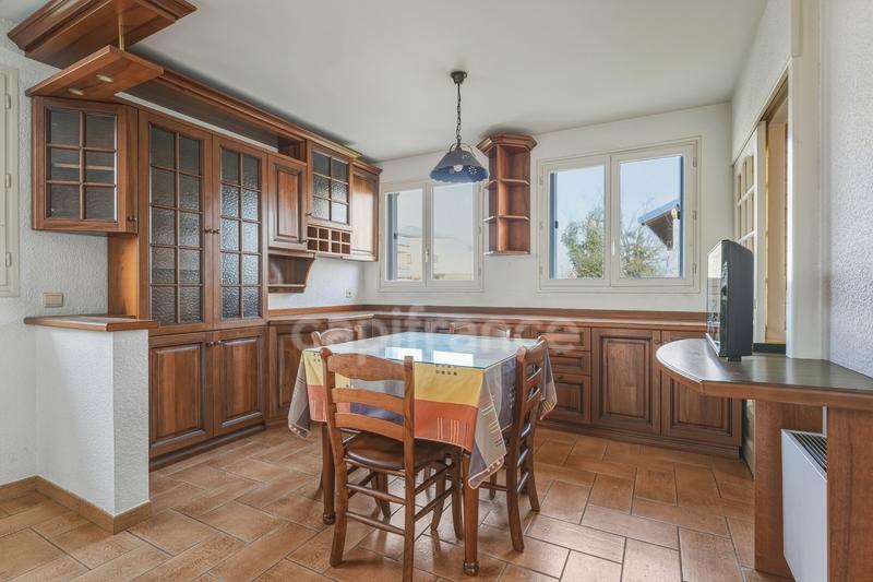 Maison - 230 m² - 6 pièces