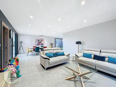 Maison - 205 m² - 8 pièces