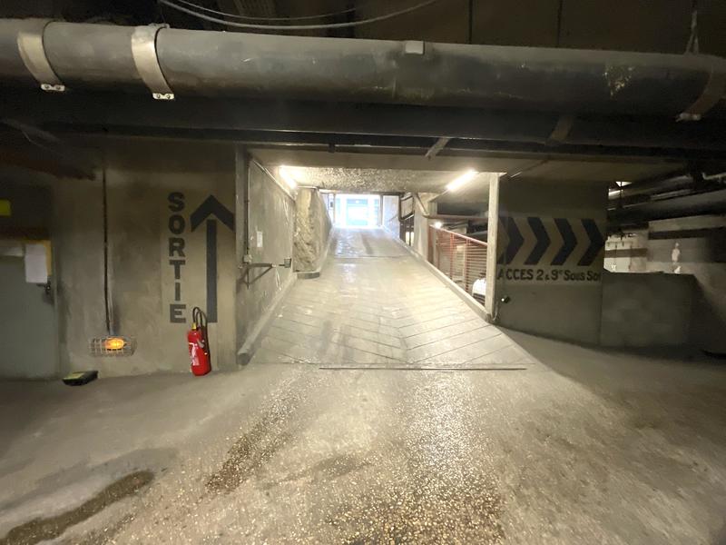 Parking / Garage - 12 m²