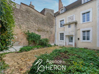 Maison - 204 m² - 8 pièces