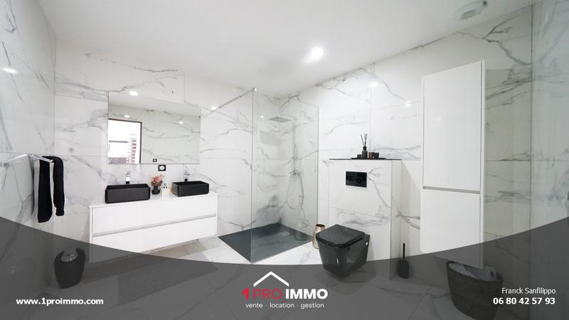 Maison - 230 m² - 6 pièces