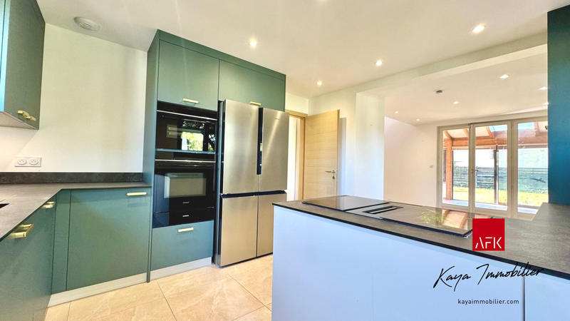 Maison - 235 m² - 7 pièces