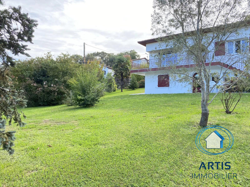 Maison - 230 m² - 6 pièces