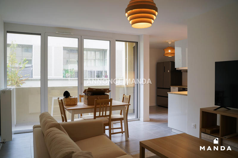 Chambre - 9 m² - 5 pièces