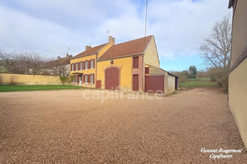 Maison - 225 m² - 8 pièces