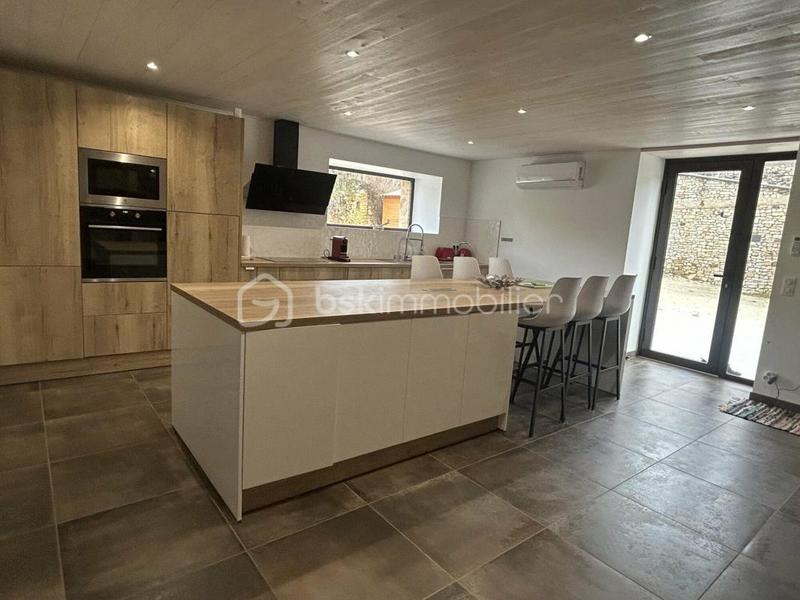 Maison en pierre - 211 m² - 6 pièces