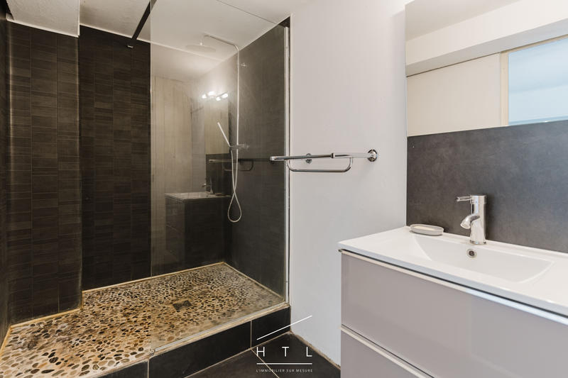 Maison - 261 m² - 6 pièces