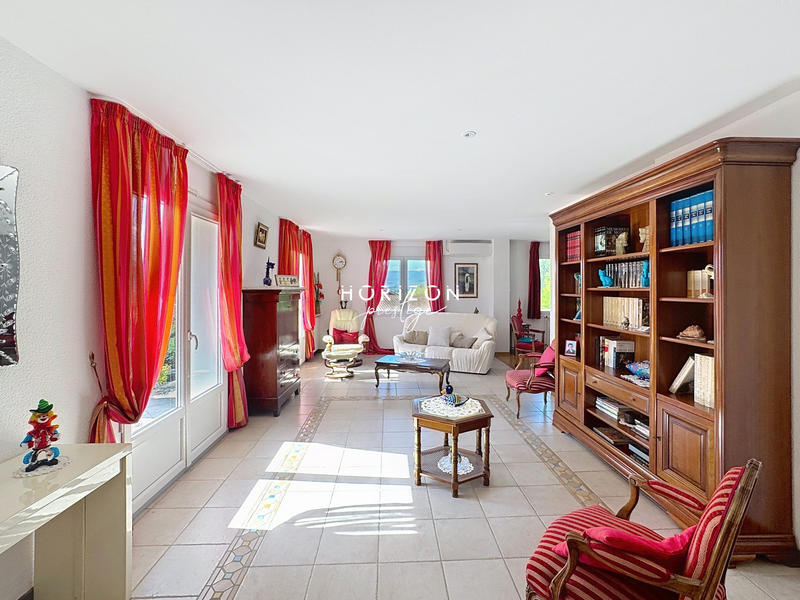 Villa - 262 m² - 10 pièces