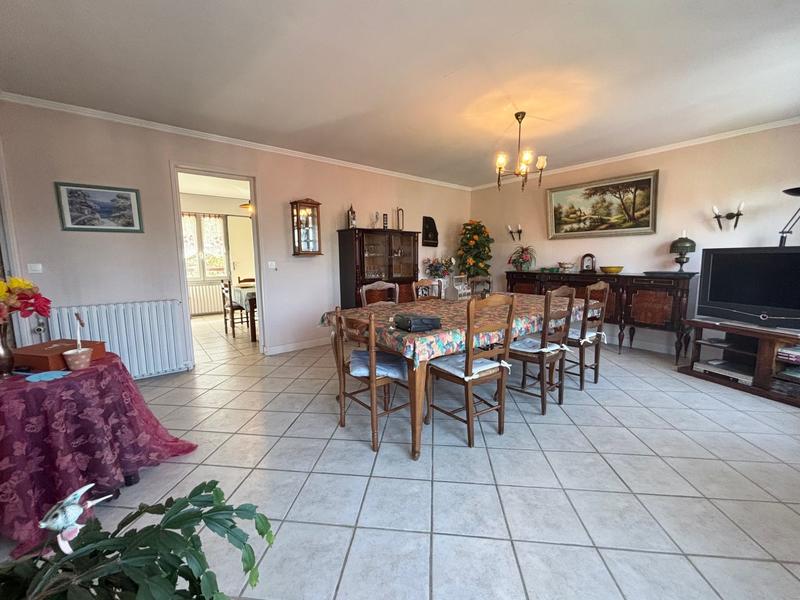 Maison traditionnelle - 185 m² - 10 pièces