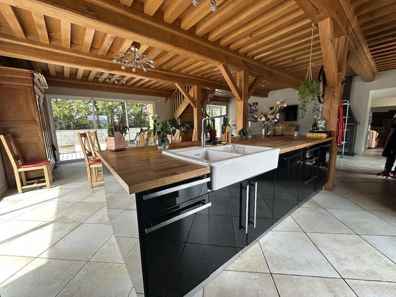 Maison - 230 m² - 7 pièces