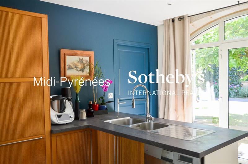 Maison - 430 m² - 9 pièces