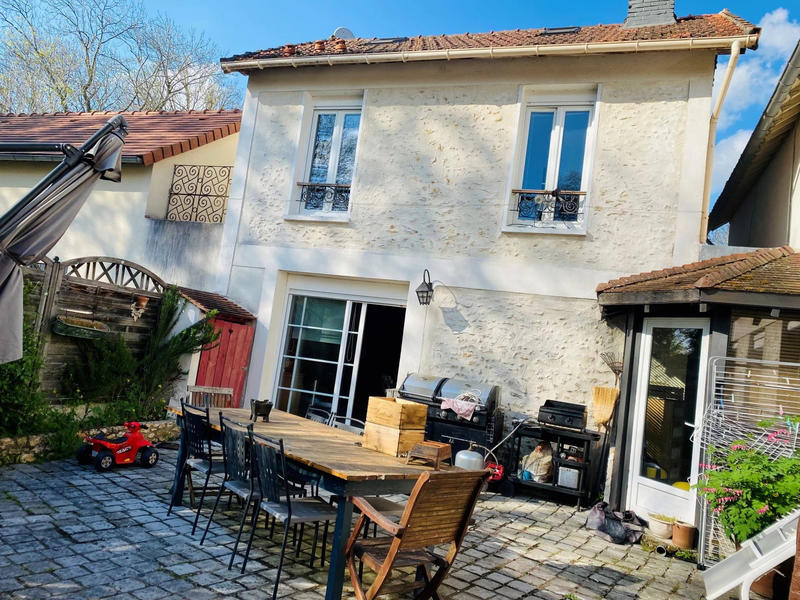 Maison - 230 m² - 7 pièces