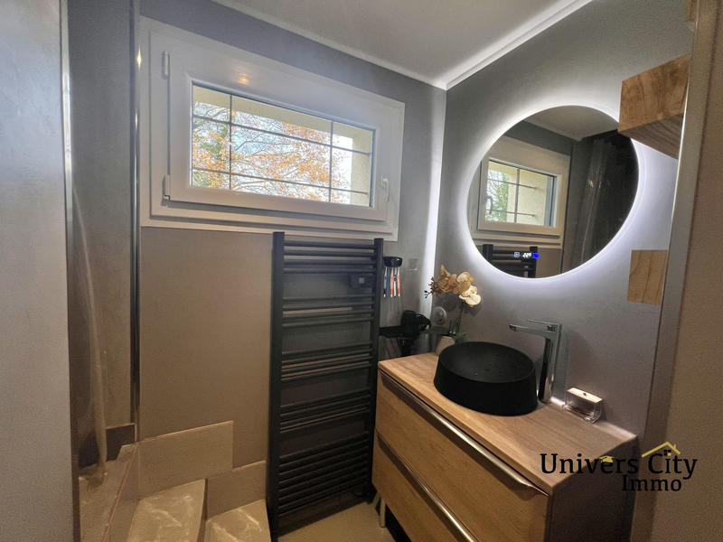 Maison - 94 m² - 5 pièces