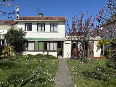 Maison - 90 m² - 5 pièces