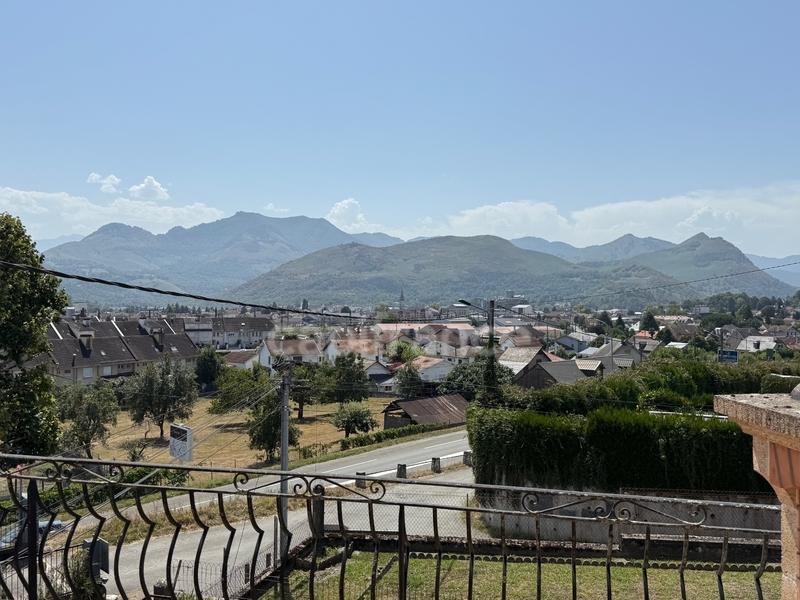 Maison - 220 m² - 11 pièces