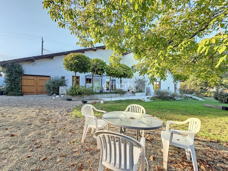 Maison - 252 m² - 11 pièces