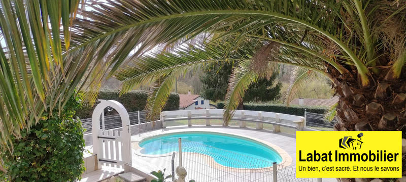 Maison - 194 m² - 9 pièces