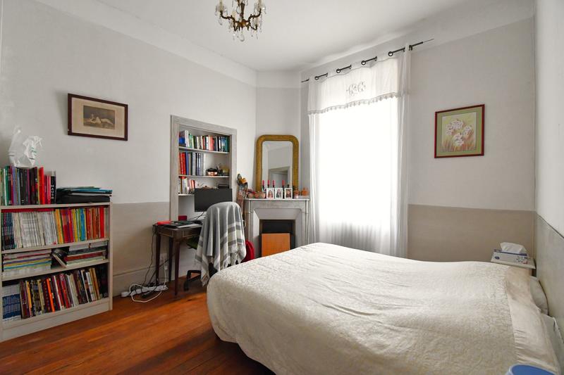 Maison - 230 m² - 8 pièces