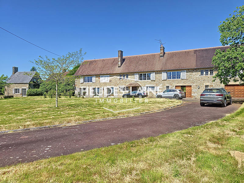 Maison - 310 m² - 11 pièces