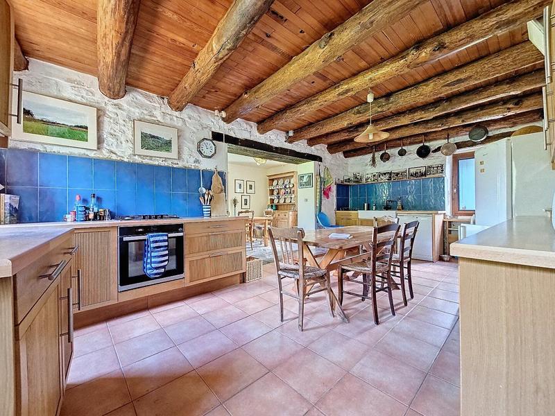 Maison - 249 m² - 8 pièces