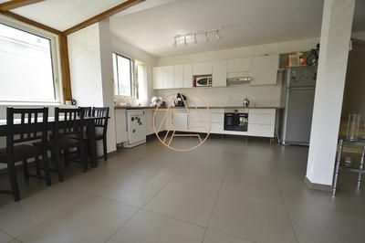 Maison traditionnelle - 254 m² - 8 pièces