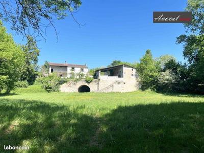 Maison - 200 m² - 5 pièces