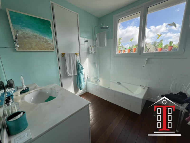 Maison - 200 m² - 8 pièces