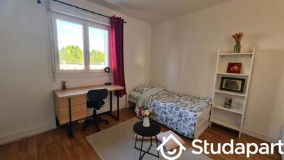 Chambre - 13 m² - 1 pièce