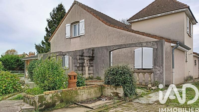 Maison - 244 m² - 9 pièces