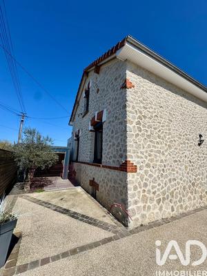 Maison - 90 m² - 5 pièces