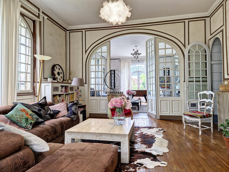 Maison - 351 m² - 7 pièces