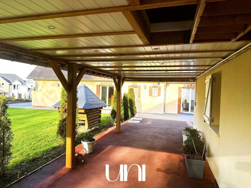 Maison - 247 m² - 7 pièces