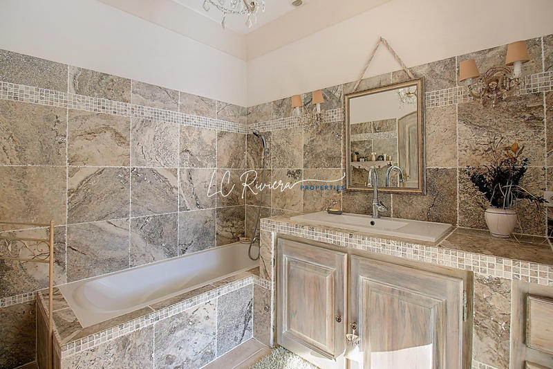 Villa - 325 m² - 10 pièces