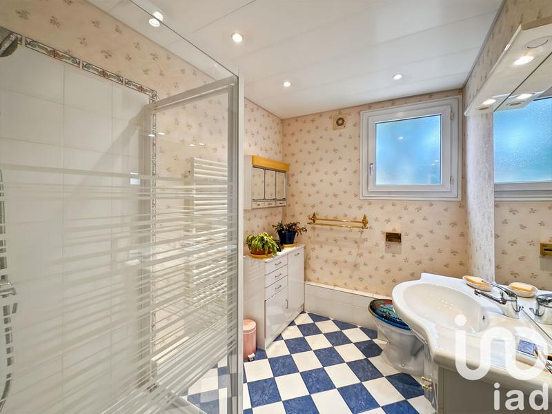 Maison - 180 m² - 8 pièces