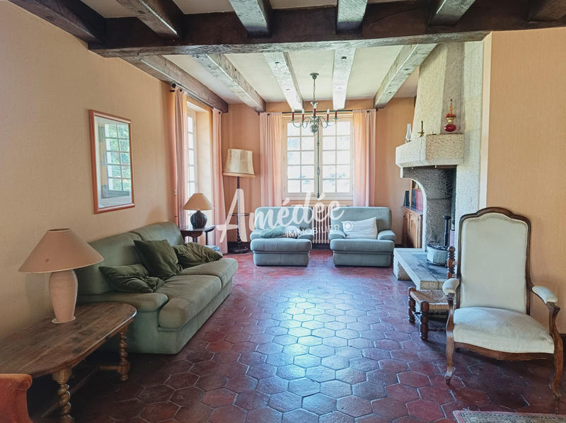 Maison traditionnelle - 210 m² - 7 pièces