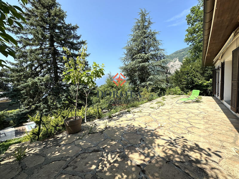 Maison - 182 m² - 9 pièces