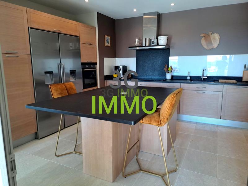 Maison en pierre - 202 m² - 7 pièces