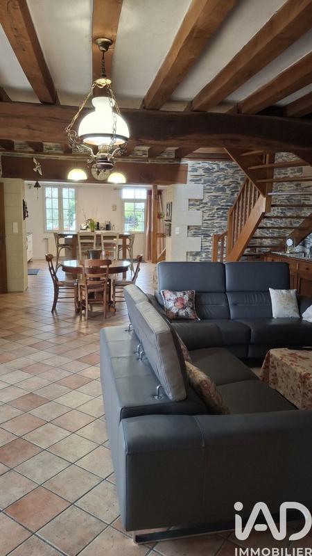 Maison - 270 m² - 11 pièces