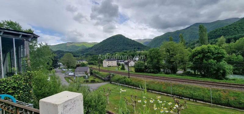 Maison - 232 m² - 10 pièces