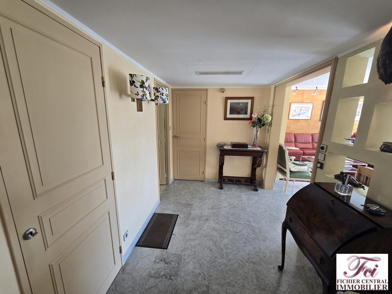 Appartement - 99 m² - 4 pièces